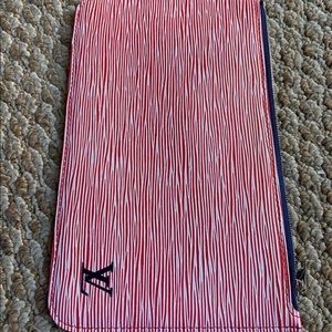 Denim rouge pochette